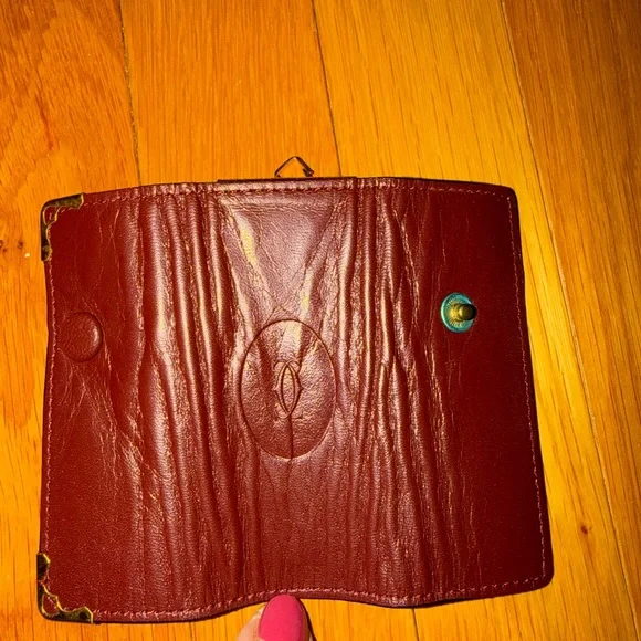 Authentic Cartier Pre-Loved Burgundy Leather 4-Key Ring Holder w/ Gold Hardware - Picture 6 of 6